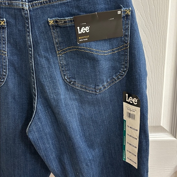 Lee women’s Deep Indigo Bootcut Jeans NWT - Picture 3 of 3